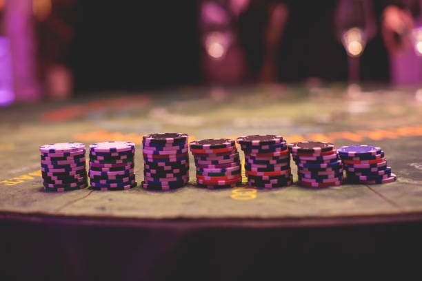 Provider Dragon Tiger studio dealer shuffling cards